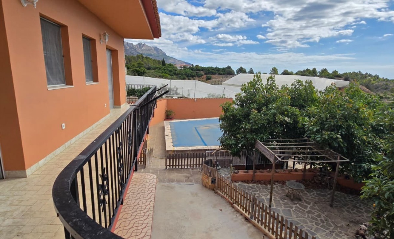 Sale - Chalet independiente - Callosa De Ensarrià