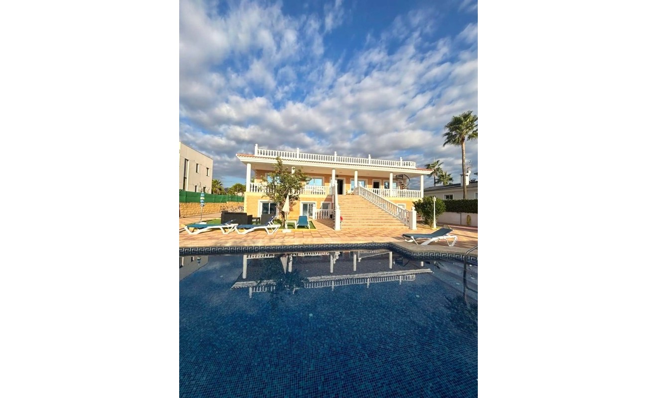 Wederverkoop - Villa - Alfas del Pí