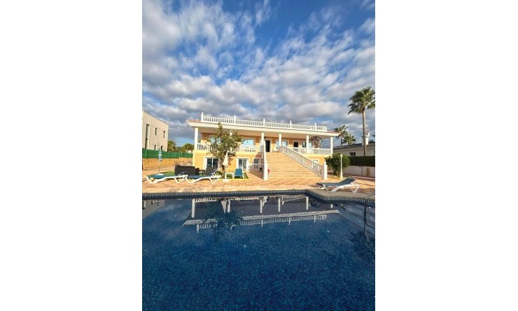 Wederverkoop - Villa - Alfas del Pí