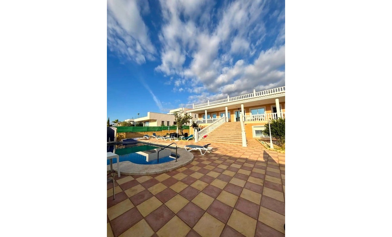 Wederverkoop - Villa - Alfas del Pí