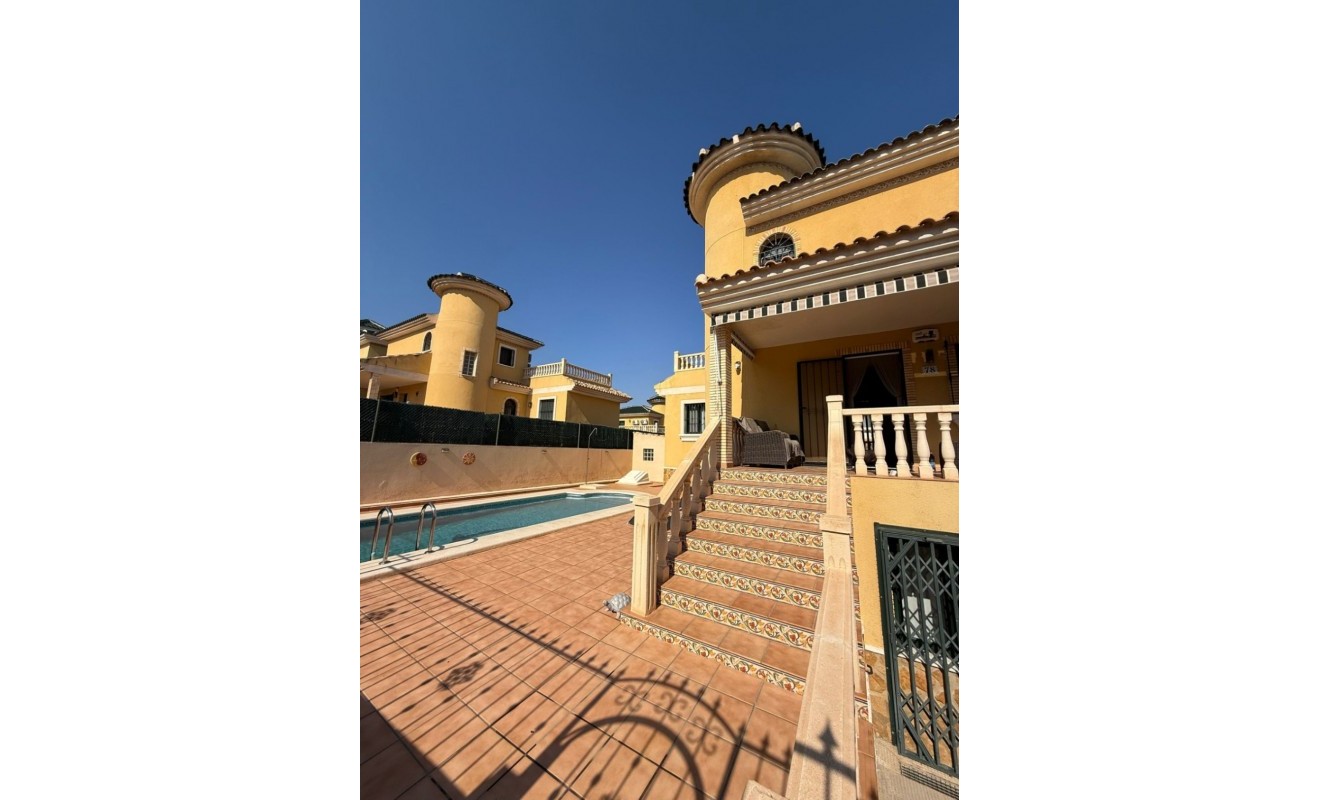 Wederverkoop - House - Orihuela - Villamartin