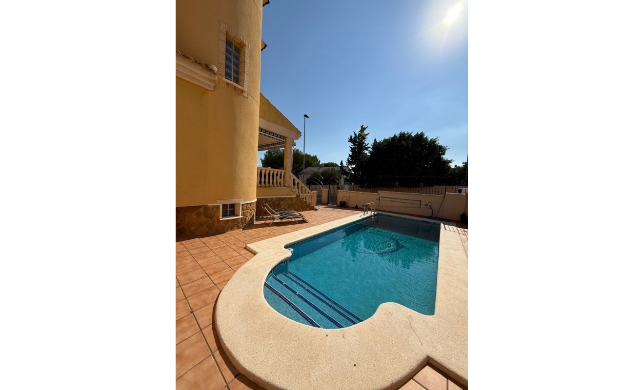 Wederverkoop - House - Orihuela - Villamartin