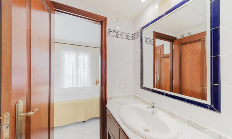 Sale - Apartamento - Torrevieja - Playa de los Locos