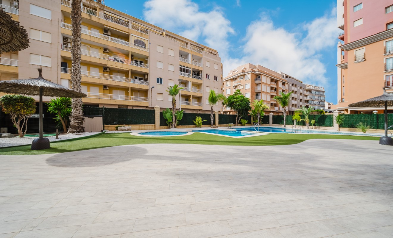 Sale - Apartamento - Torrevieja - Playa de los Locos