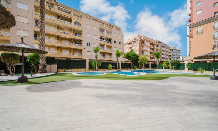 Sale - Apartamento - Torrevieja - Playa de los Locos