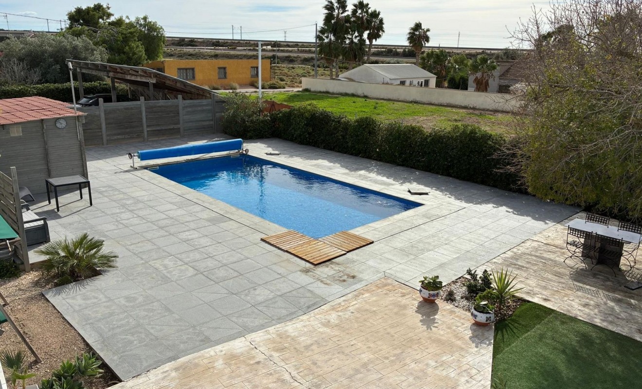 Sale - Detached villa - Crevillente