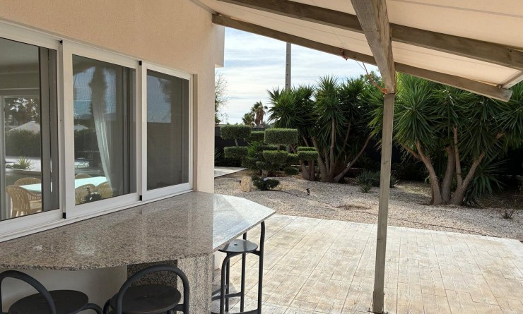 Sale - Detached villa - Crevillente