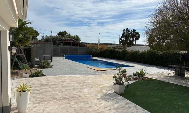 Sale - Detached villa - Crevillente