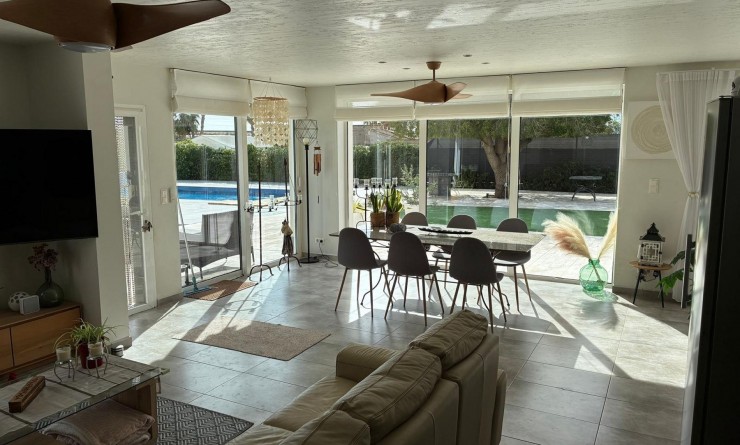 Sale - Detached villa - Crevillente