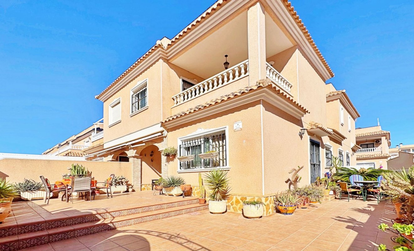 Sale - Townhouse - Orihuela Costa - Villamartín