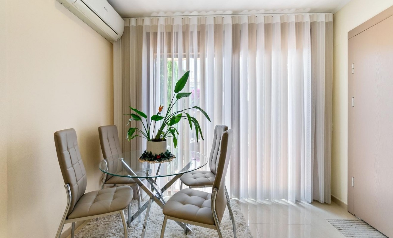 Wederverkoop - Terraced house / Townhouse - Torrevieja - Aguas Nuevas