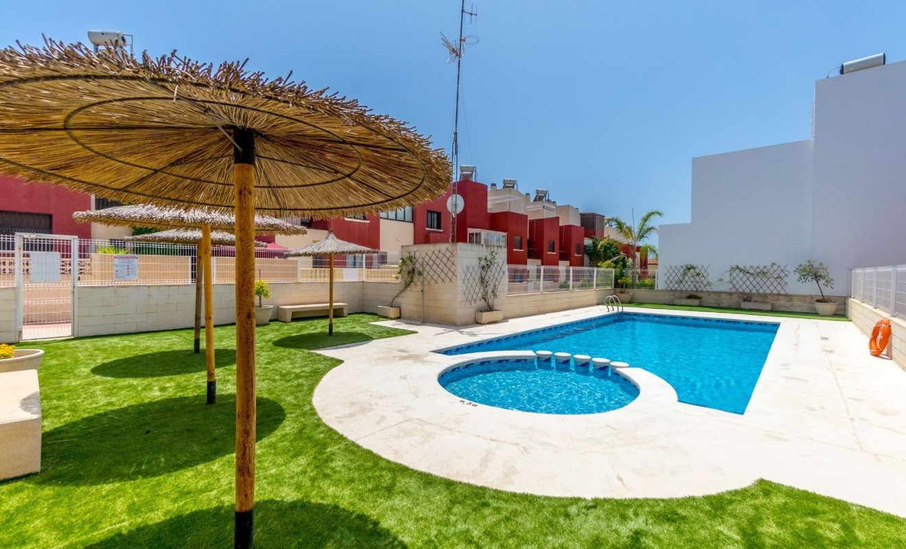 Wederverkoop - Terraced house / Townhouse - Torrevieja - Aguas Nuevas