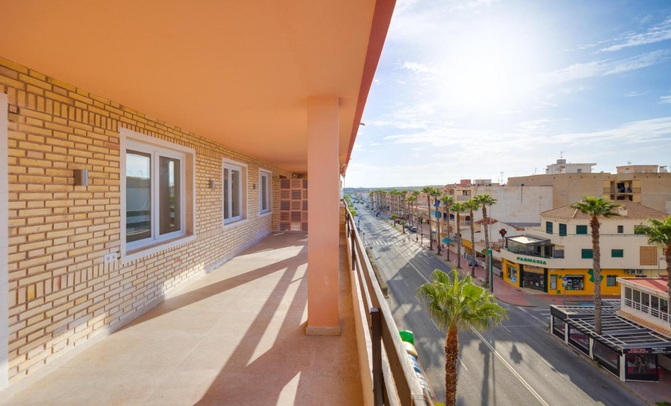Sale - Apartamento - Torrevieja - Playa de los Naufragos