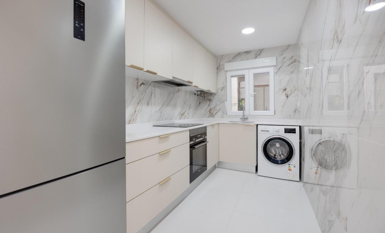 Sale - Apartamento - Torrevieja - Playa de los Naufragos