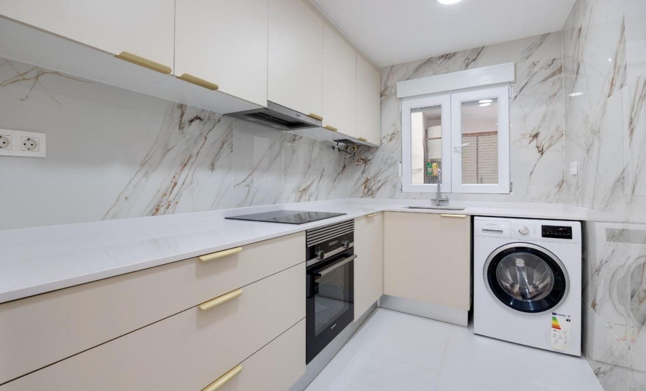 Sale - Apartamento - Torrevieja - Playa de los Naufragos