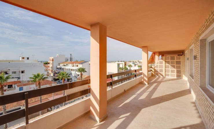 Sale - Apartamento - Torrevieja - Playa de los Naufragos