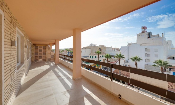 Sale - Apartamento - Torrevieja - Playa de los Naufragos