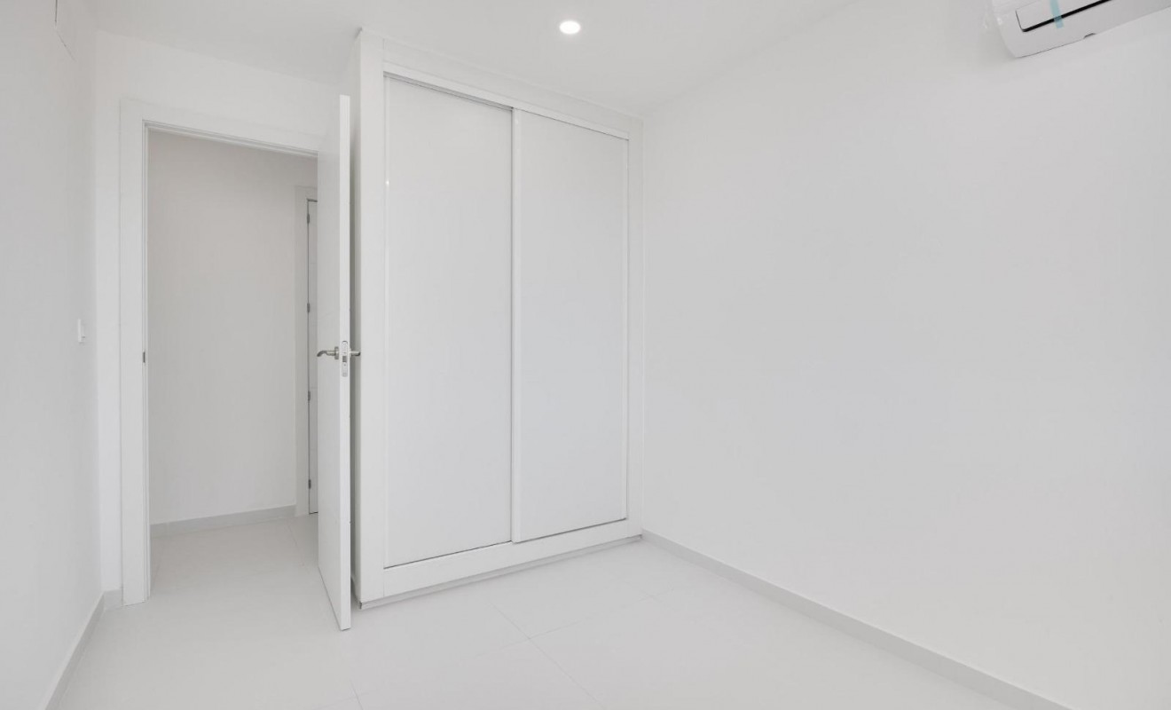 Sale - Apartamento - Torrevieja - Playa de los Naufragos