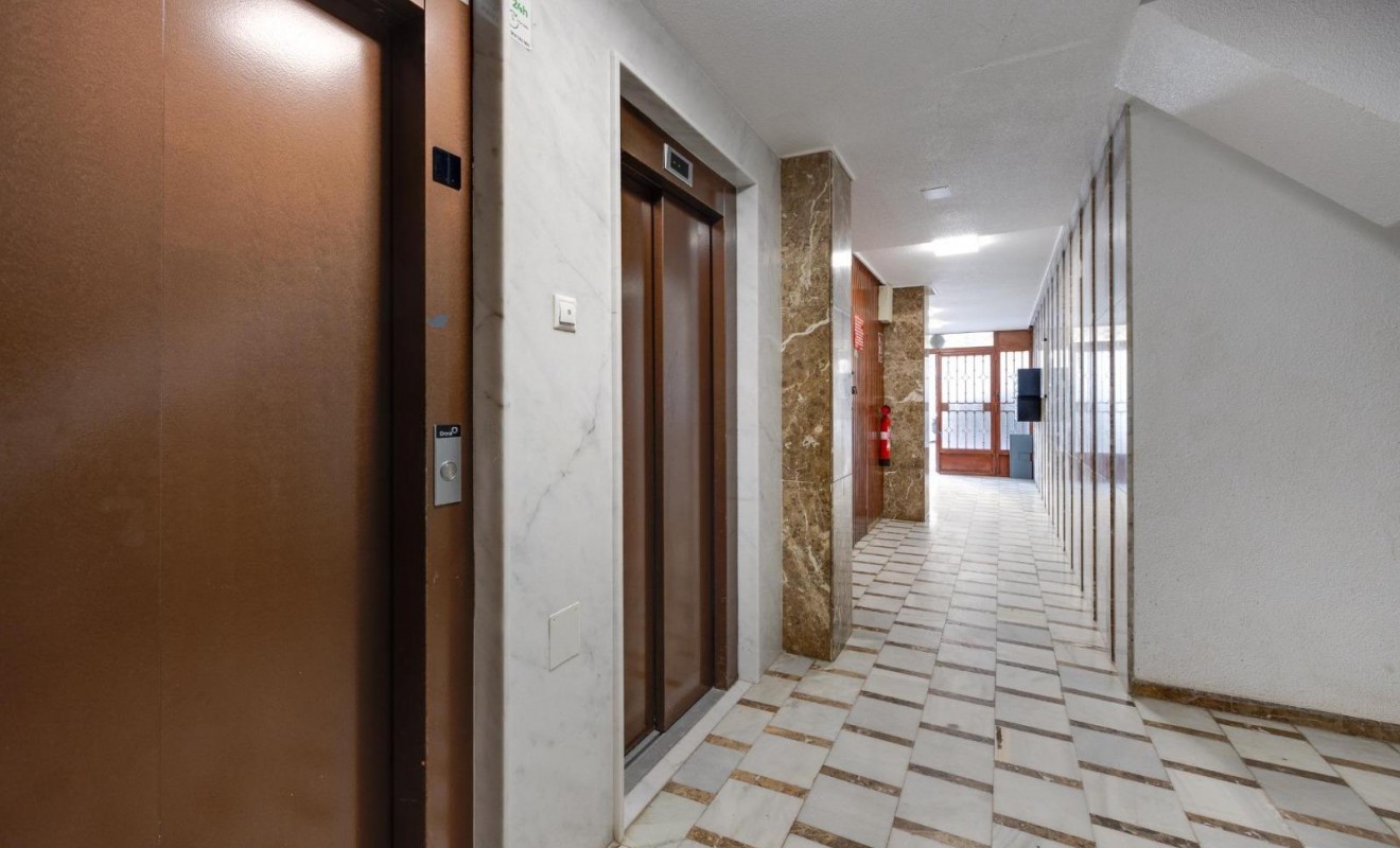 Sale - Apartamento - Torrevieja - Playa de los Naufragos