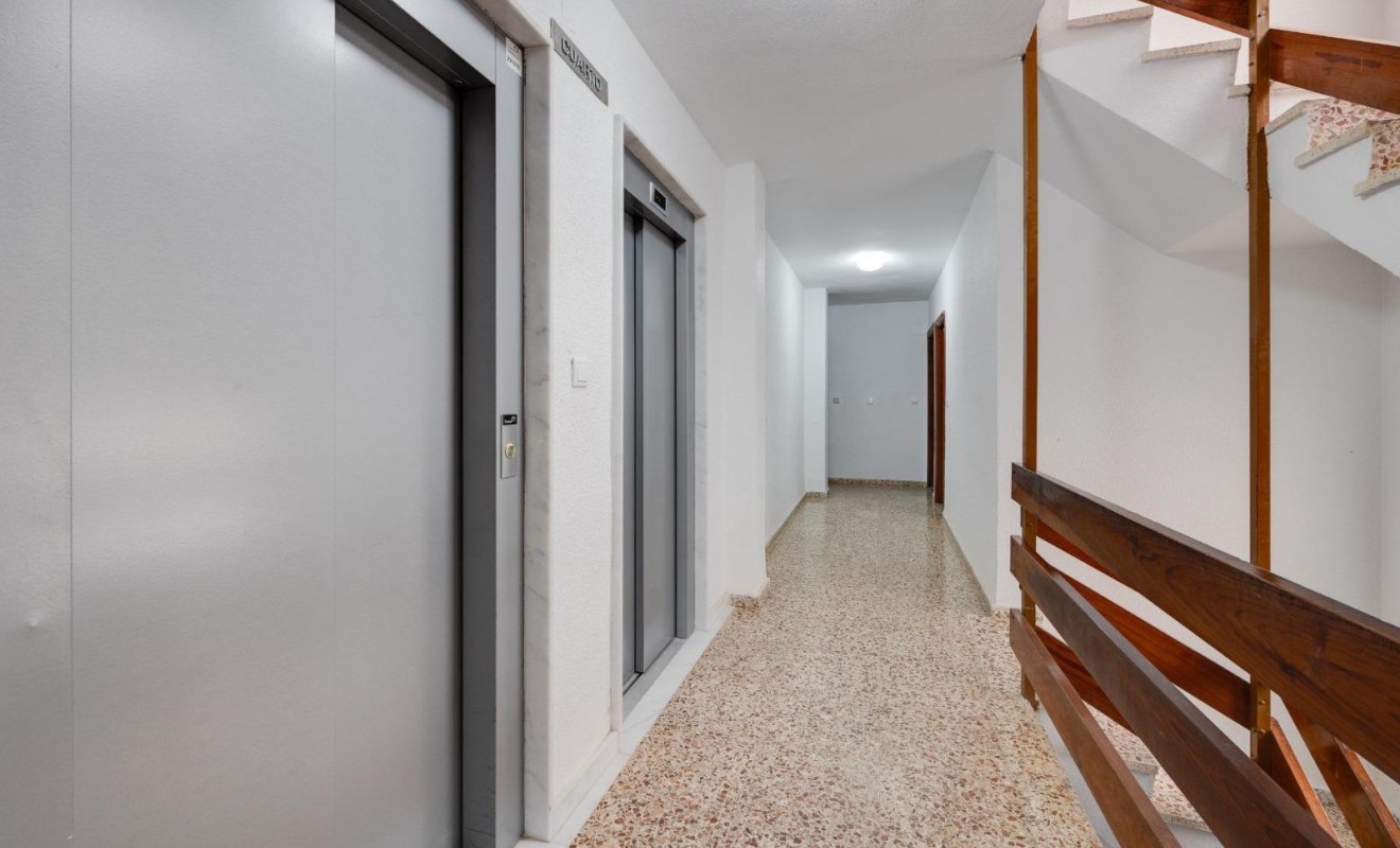 Sale - Apartamento - Torrevieja - Playa de los Naufragos