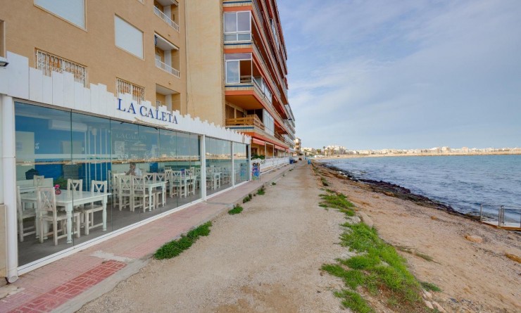 Sale - Apartamento - Torrevieja - Playa de los Naufragos