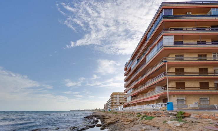 Sale - Apartamento - Torrevieja - Playa de los Naufragos