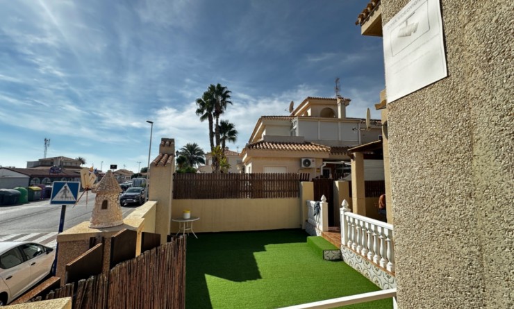 Sale - Bungalow - Orihuela - Costa Blanca Sur