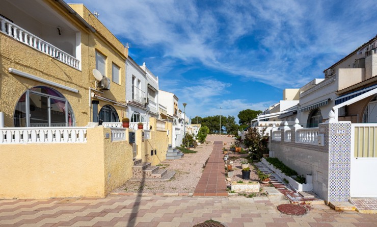 Sale - Terraced house / Townhouse - Torrevieja - La siesta