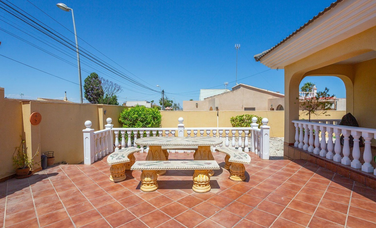Revente - Villa - Torrevieja - Los balcones