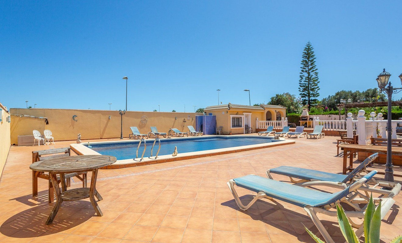 Revente - Villa - Torrevieja - Los balcones