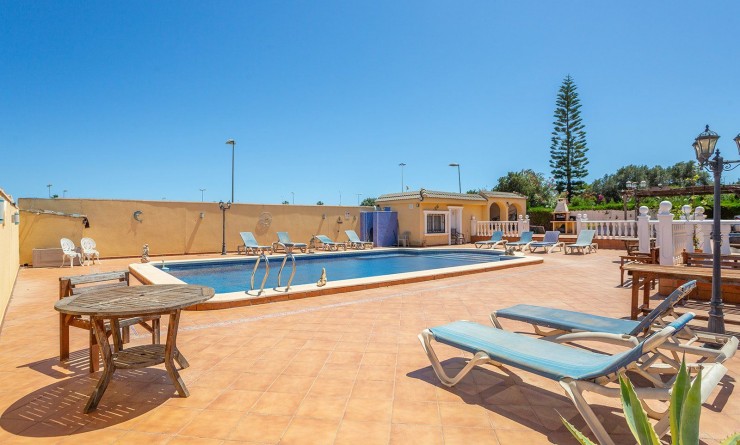 Revente - Villa - Torrevieja - Los balcones