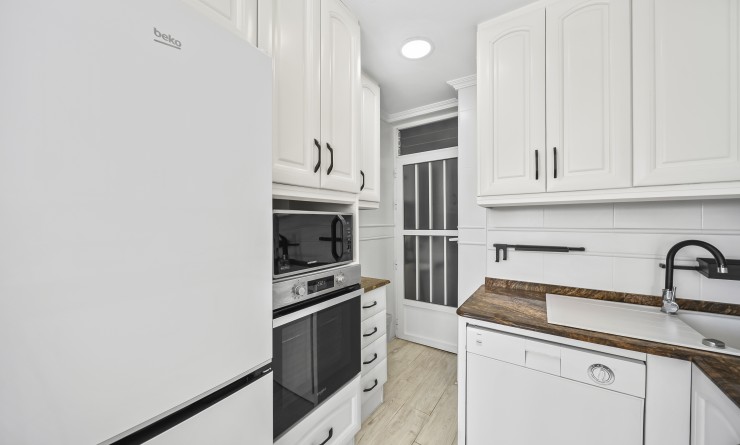 Sale - Apartamento - Torrevieja - Puerto