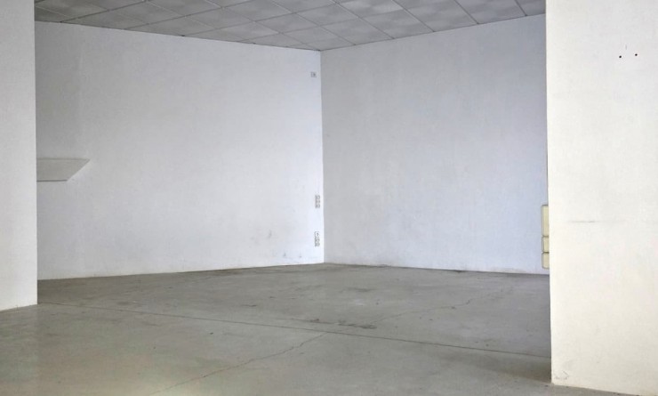 Sale - Local - La Nucía