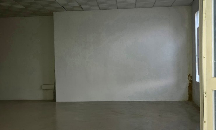 Sale - Local - La Nucía