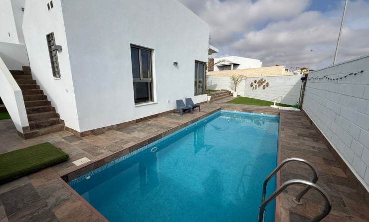 Sale - Villa - Orihuela - Orihuela Costa