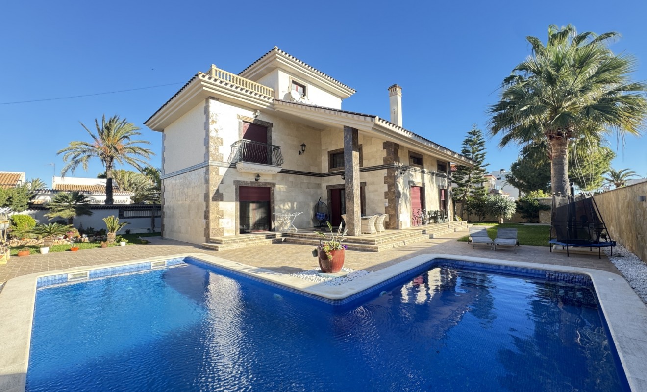 Sale - Villa - Cabo Roig