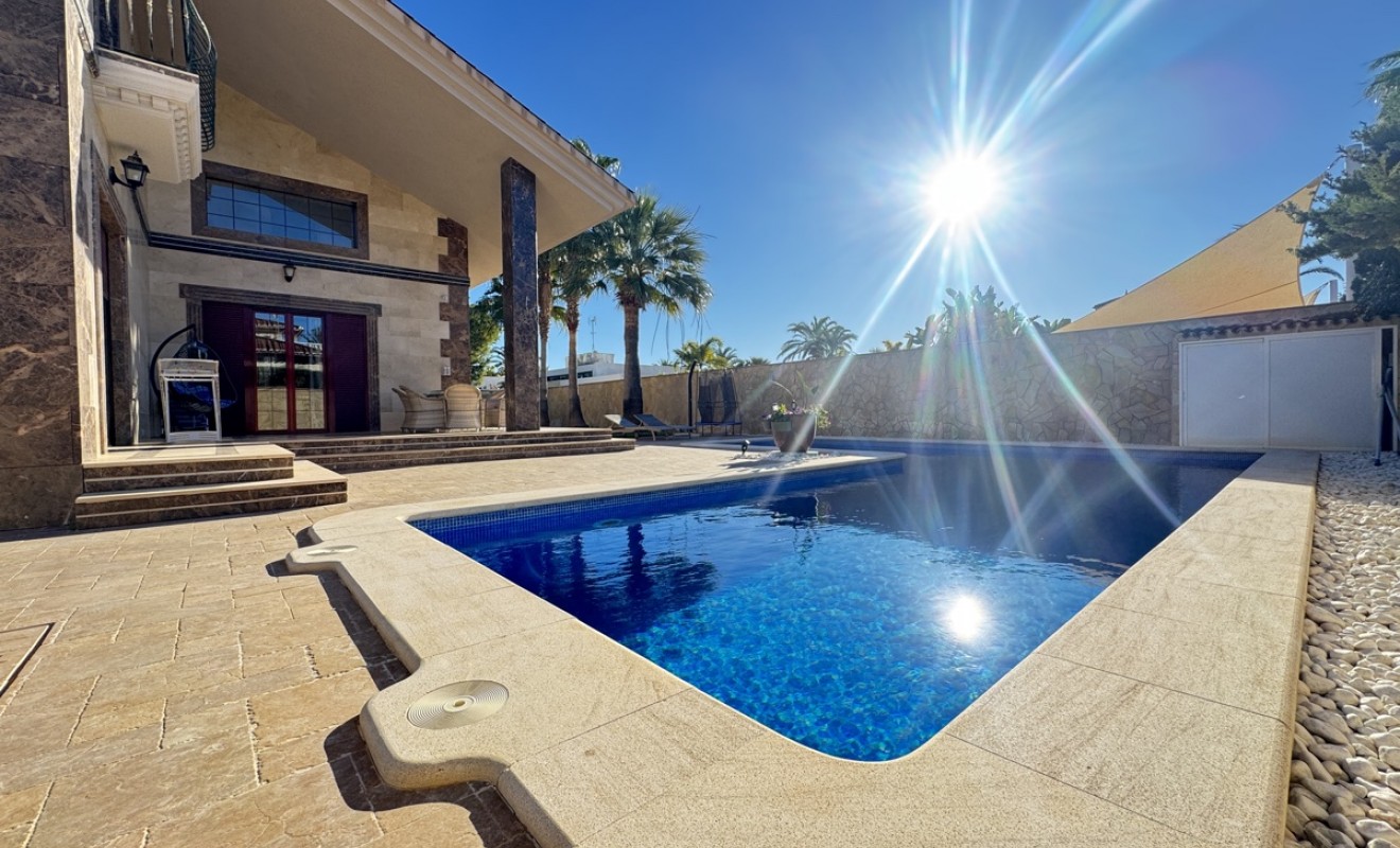 Sale - Villa - Cabo Roig