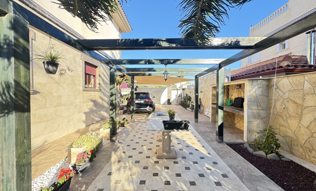 Sale - Villa - Cabo Roig