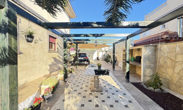 Sale - Villa - Cabo Roig