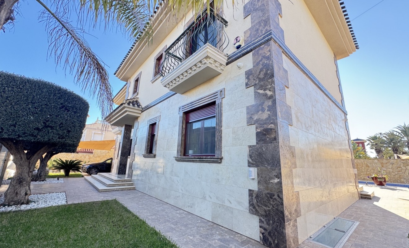 Sale - Villa - Cabo Roig