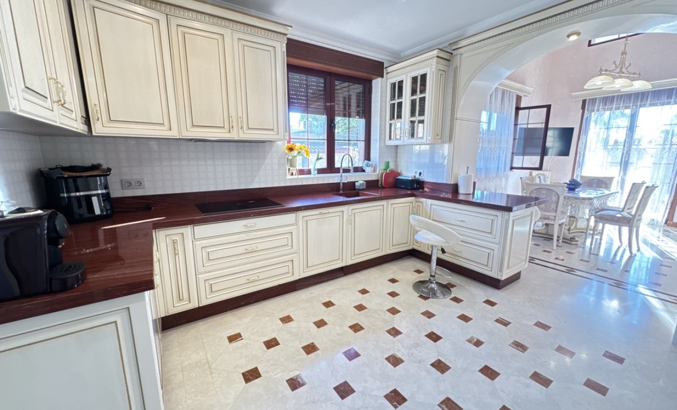 Sale - Villa - Cabo Roig