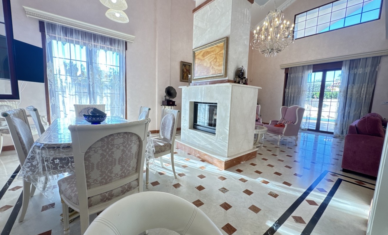 Sale - Villa - Cabo Roig