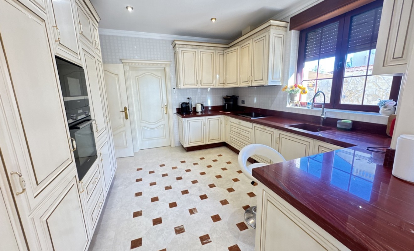 Sale - Villa - Cabo Roig