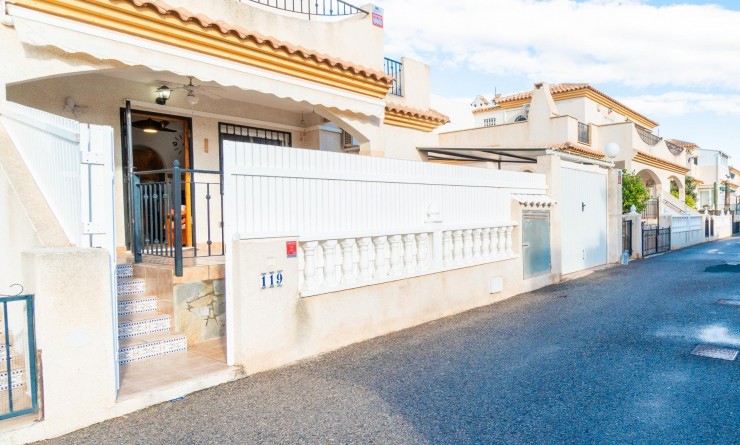 Sale - Chalet - Orihuela Costa - Playa Flamenca