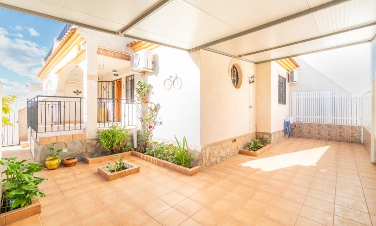 Sale - Chalet - Orihuela Costa - Playa Flamenca