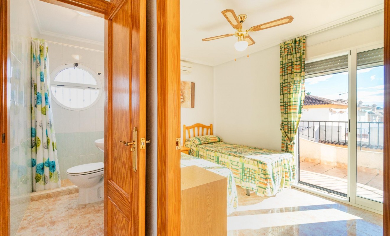 Sale - Chalet - Orihuela Costa - Playa Flamenca