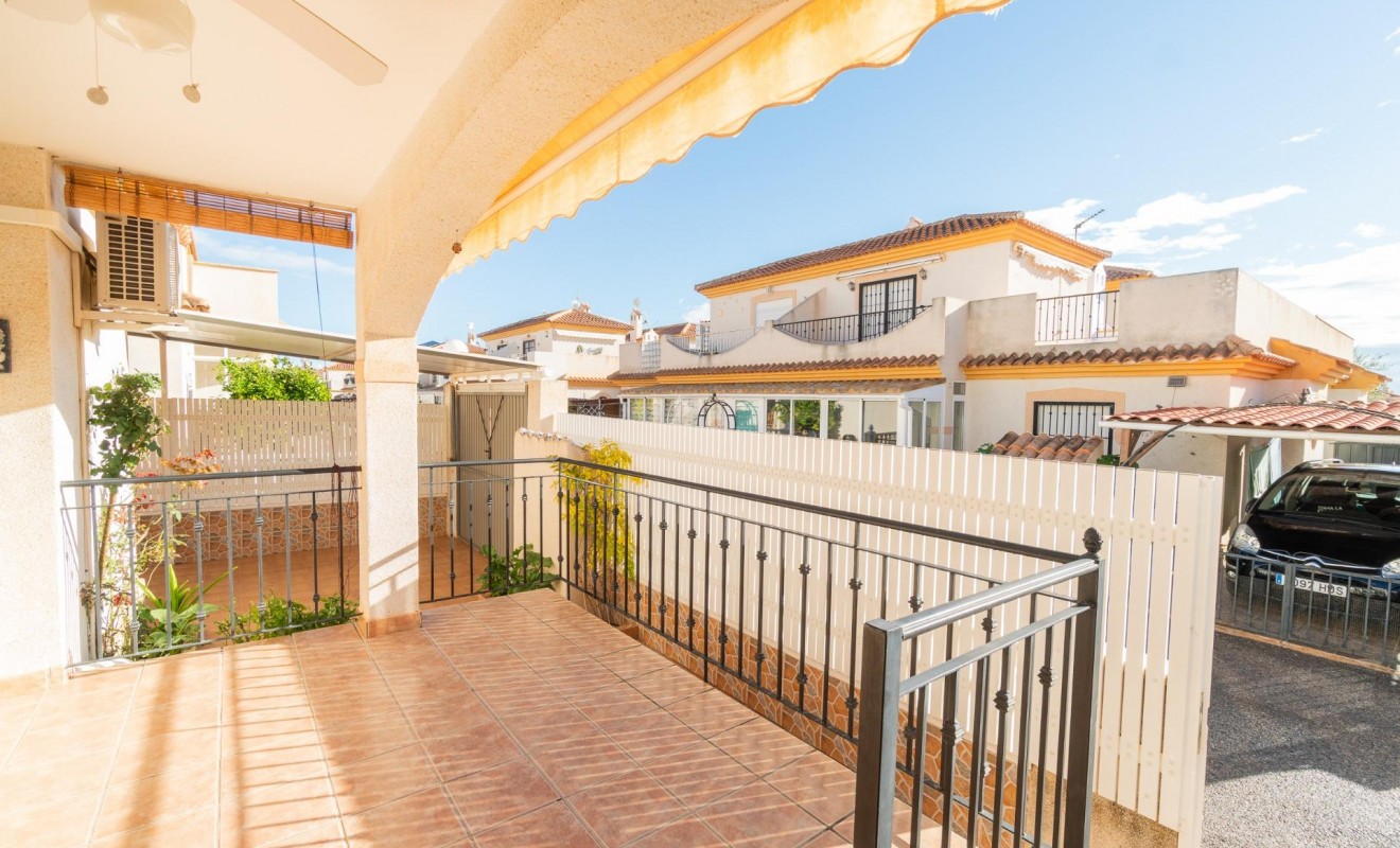 Sale - Chalet - Orihuela Costa - Playa Flamenca