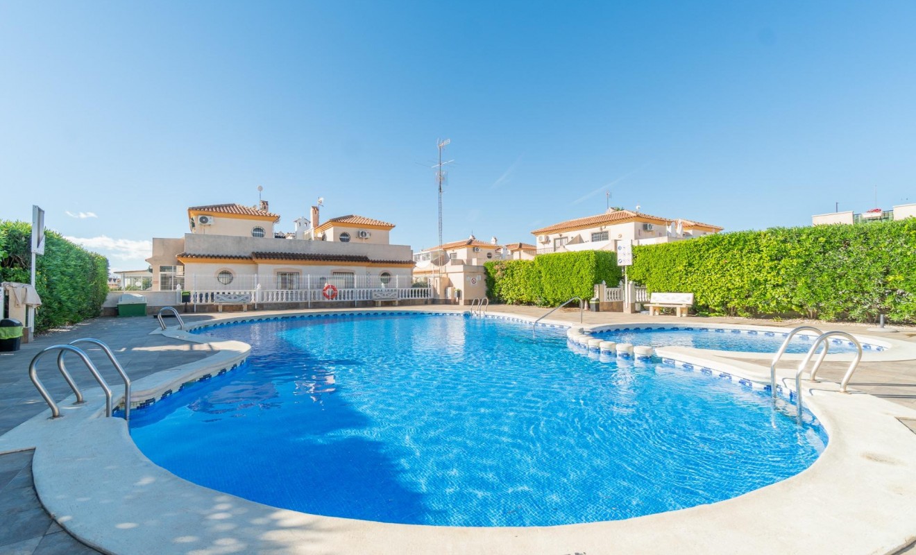 Sale - Chalet - Orihuela Costa - Playa Flamenca