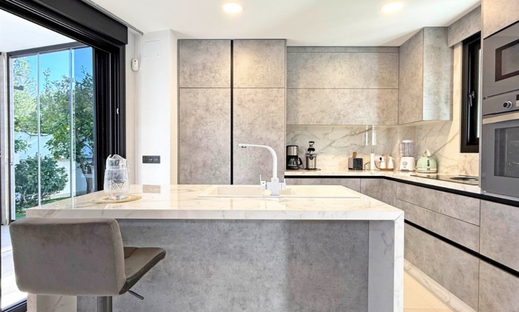 Wederverkoop - Detached villa - Orihuela Costa - Villamartín