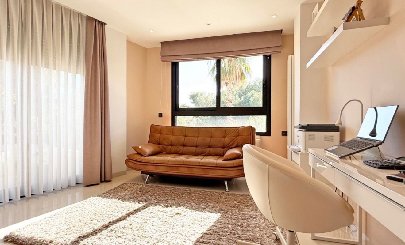 Wederverkoop - Detached villa - Orihuela Costa - Villamartín